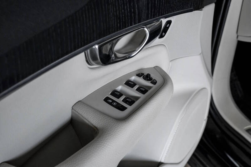 2020 Volvo XC90 T5 Momentum