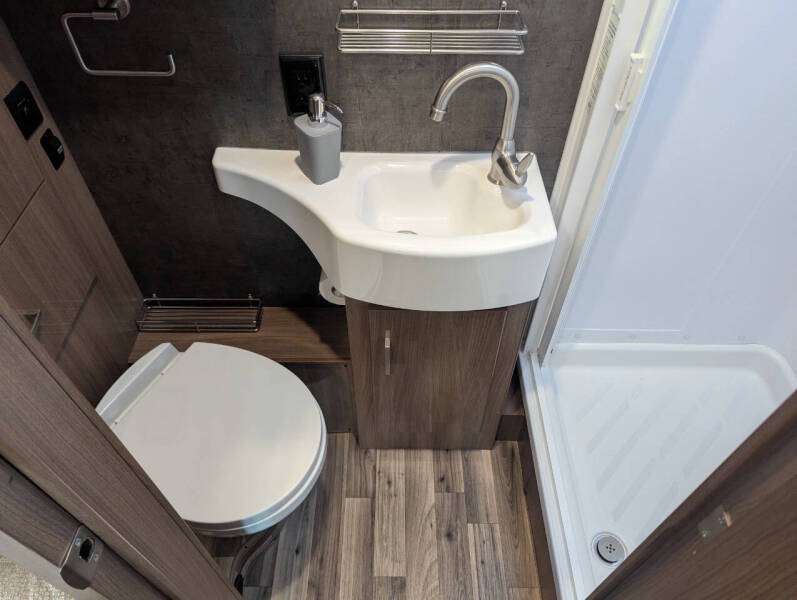 2018 Winnebago Trend 23D / 23ft