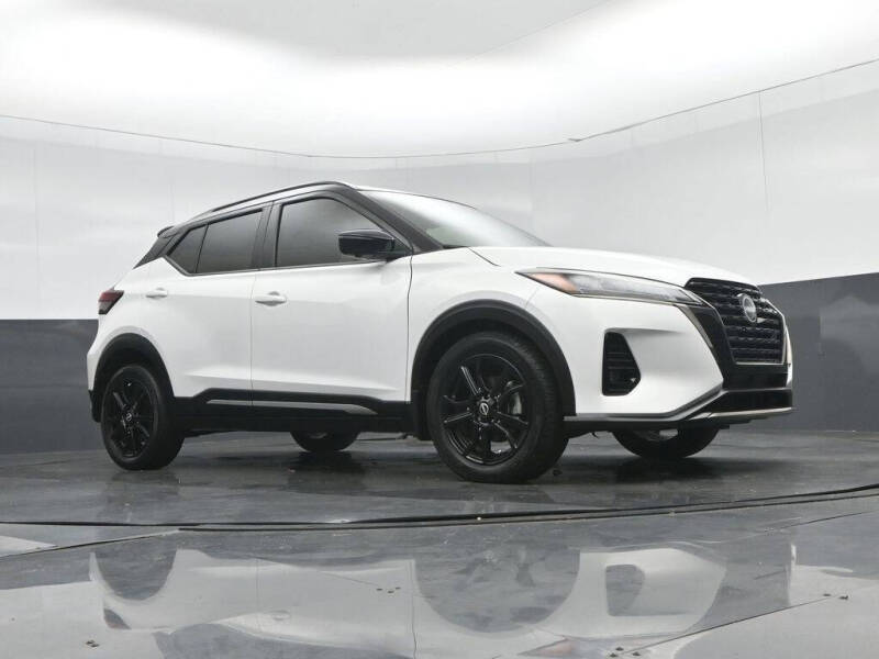 2022 Nissan Kicks SR