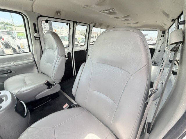 2003 Ford E-Series E-350 SD