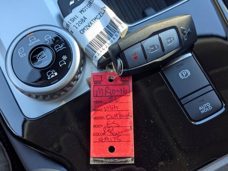 2026 Mitsubishi Outlander ES