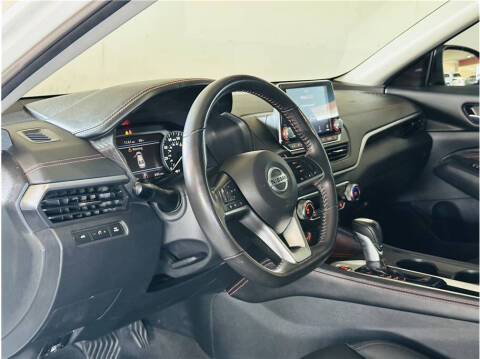 2022 Nissan Altima 2.5 SR