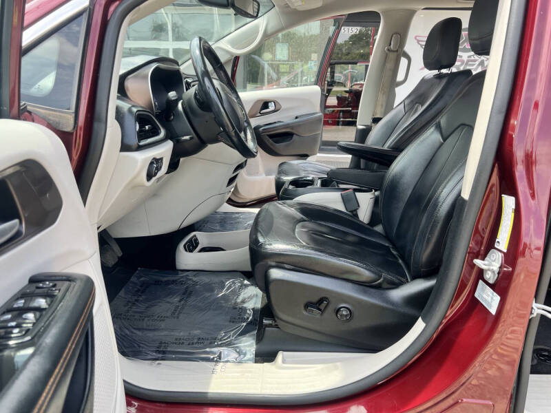 2017 Chrysler Pacifica Touring-L
