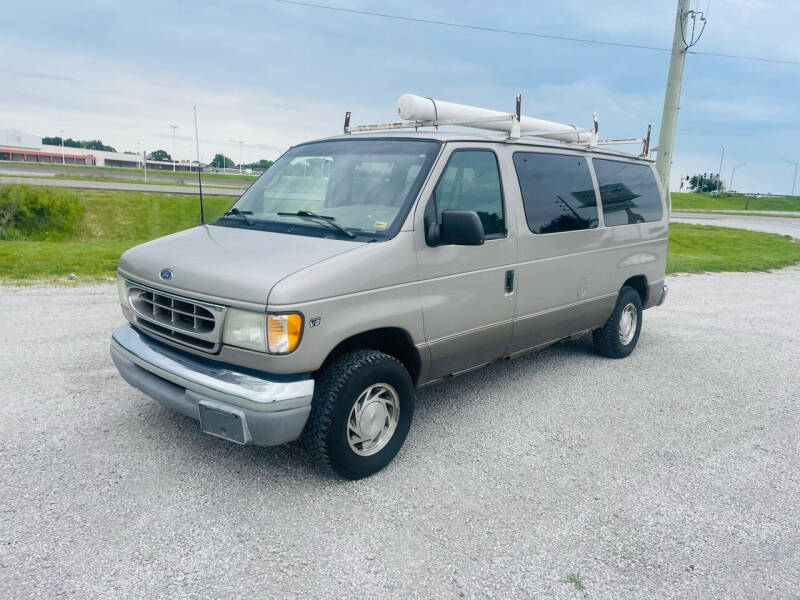 2002 Ford E-Series Wagon for sale at Reliable Cars KC LLC in Independence MO