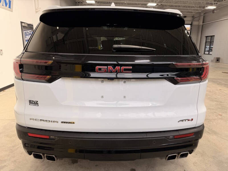 2024 GMC Acadia AT4