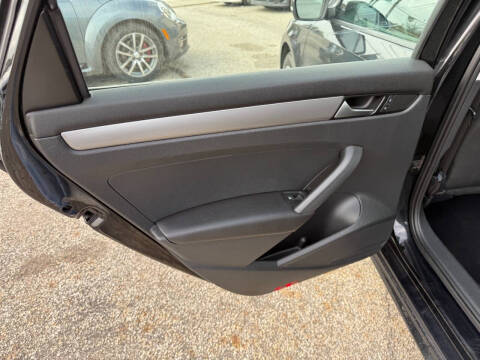 2014 Volkswagen Passat 1.8T S PZEV