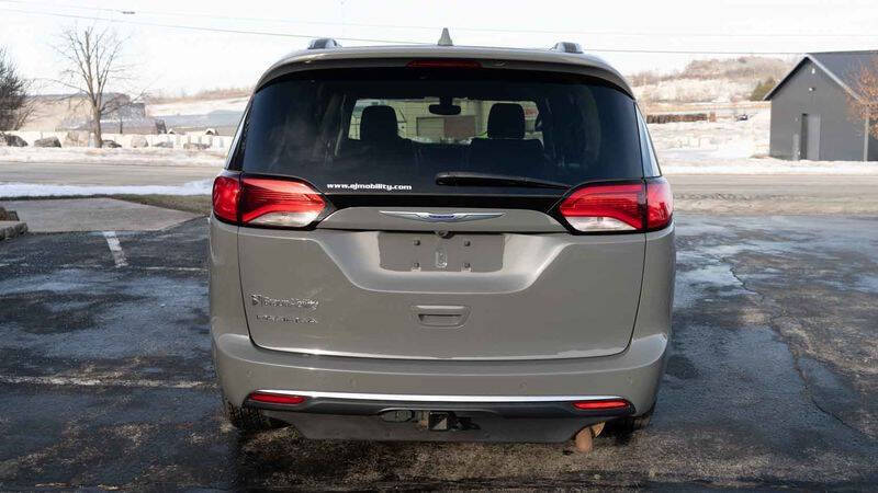 2020 Chrysler Pacifica Touring L