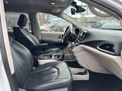 2020 Chrysler Pacifica Touring L