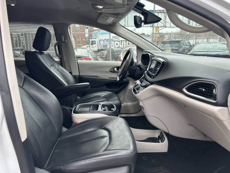 2020 Chrysler Pacifica Touring L