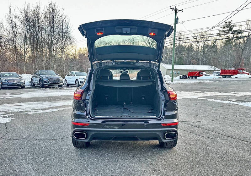 2017 Porsche Cayenne Platinum Edition
