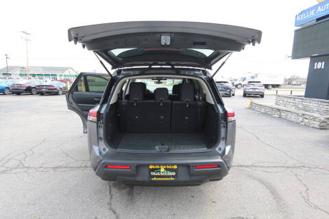2022 Nissan Pathfinder SV