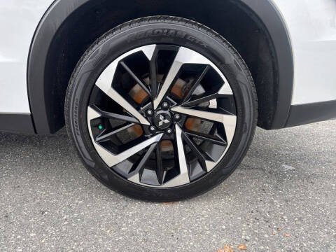 2023 Mitsubishi Outlander PHEV SE