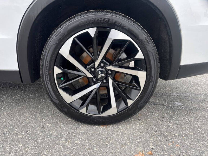 2023 Mitsubishi Outlander PHEV SE