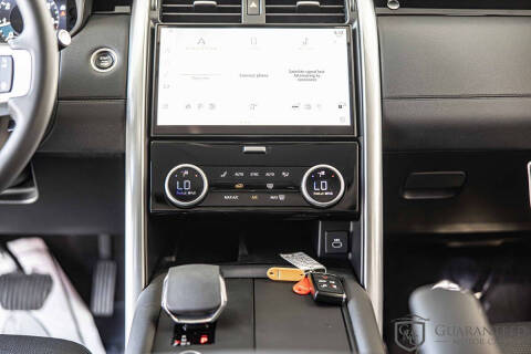 2024 Land Rover Discovery P300 S