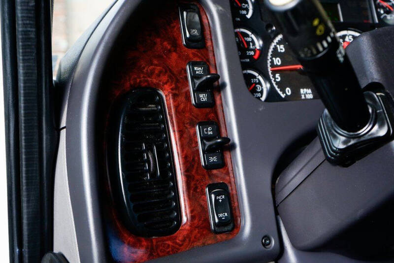 2023 Freightliner M2 106