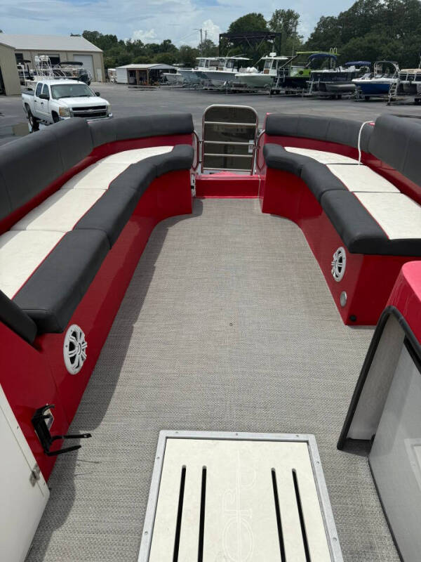 2015 Caravelle Razor