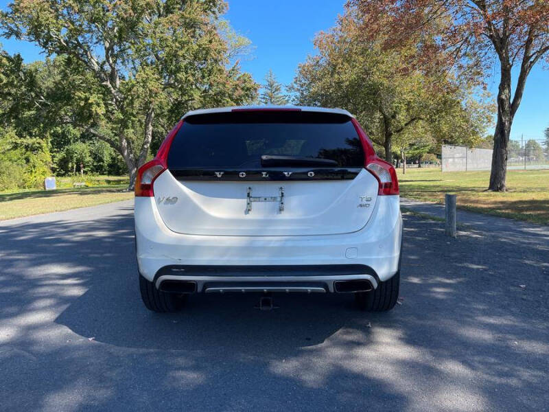 2015 Volvo V60 Cross Country T5
