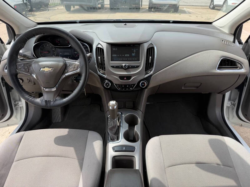 2017 Chevrolet Cruze LT Auto