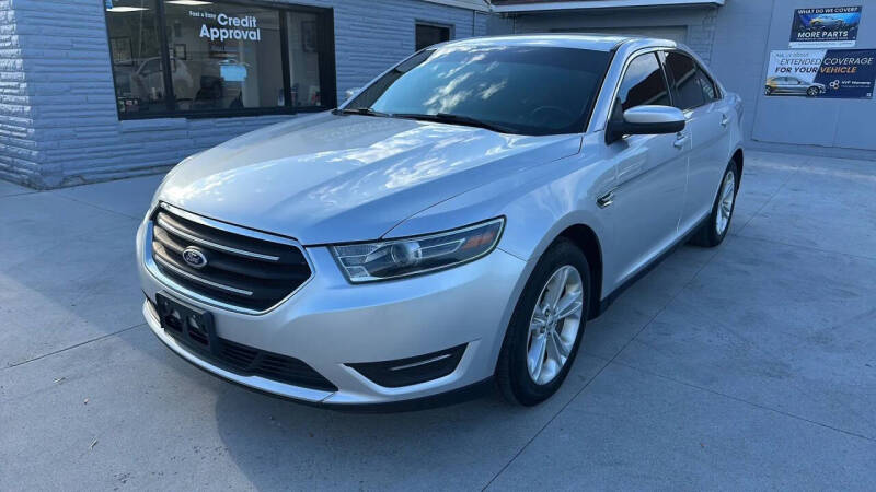2015 Ford Taurus SEL's photo