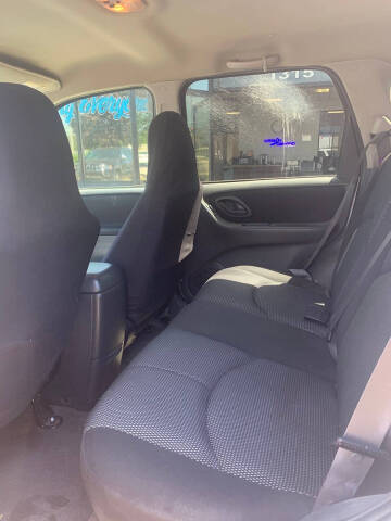 2005 Mazda Tribute s