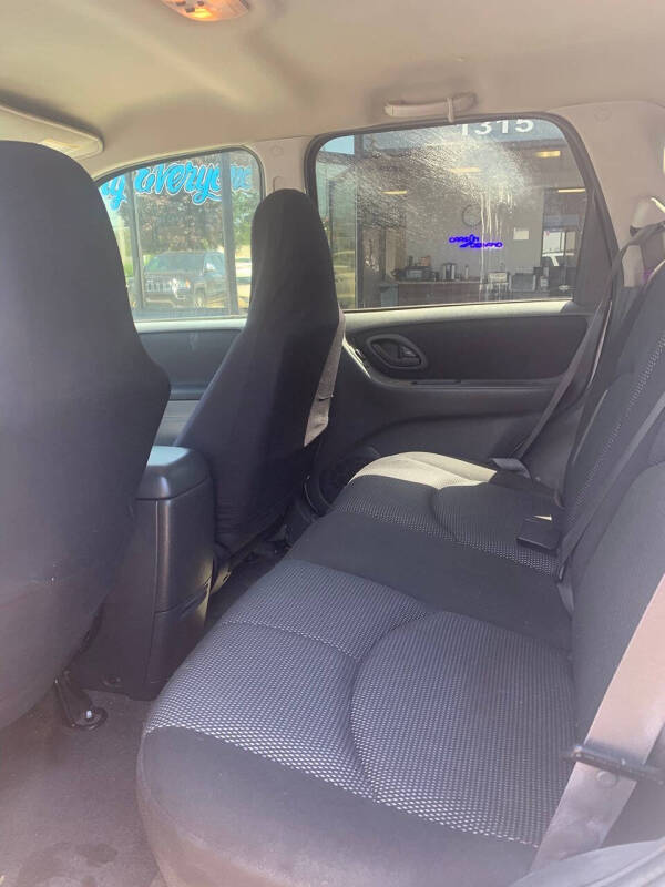 2005 Mazda Tribute s