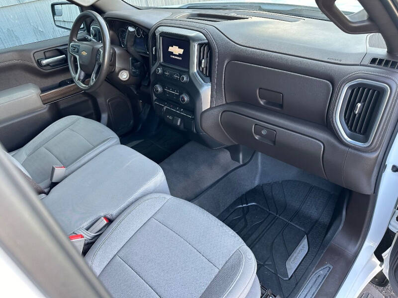 2019 Chevrolet Silverado 1500 LT photo 24