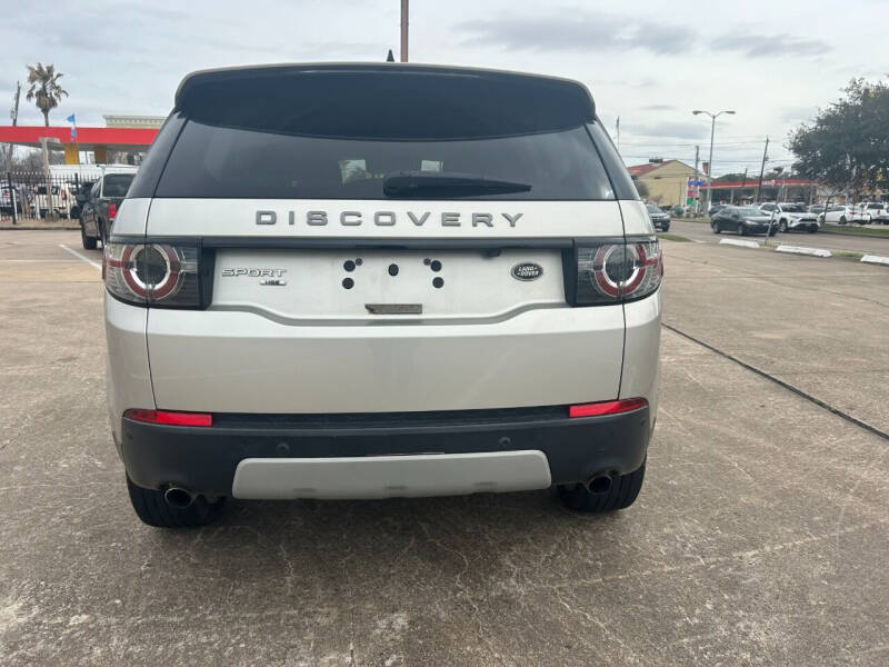 2017 Land Rover Discovery Sport HSE photo 16