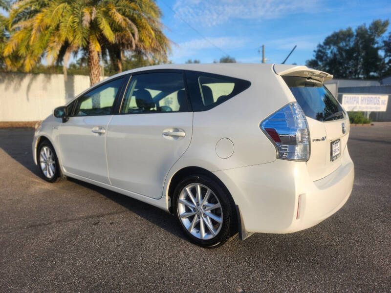 2014 Toyota Prius v Five