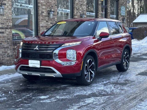 2023 Mitsubishi Outlander for sale at The King of Credit in Clifton Park NY