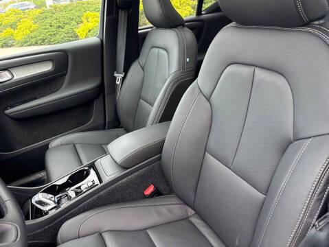 2026 Volvo XC40 B5 Plus