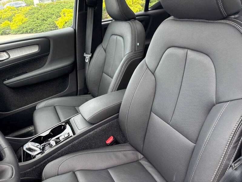 2026 Volvo XC40 B5 Plus