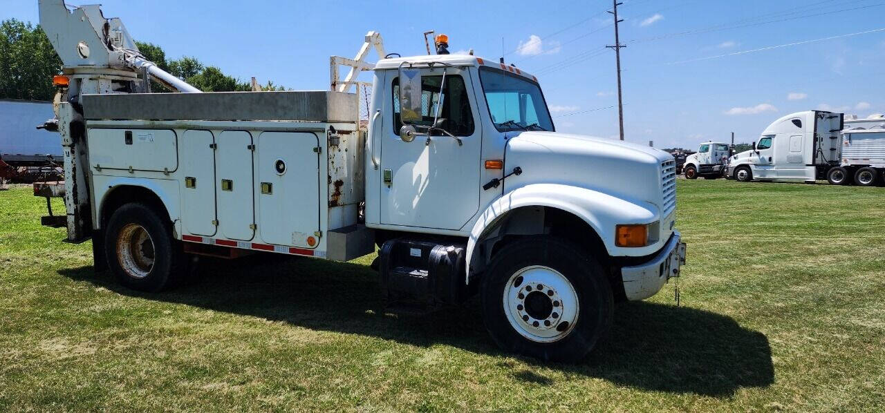 2001 International 4700 for sale at Knabenhans Motor Sales in Saint John, IN