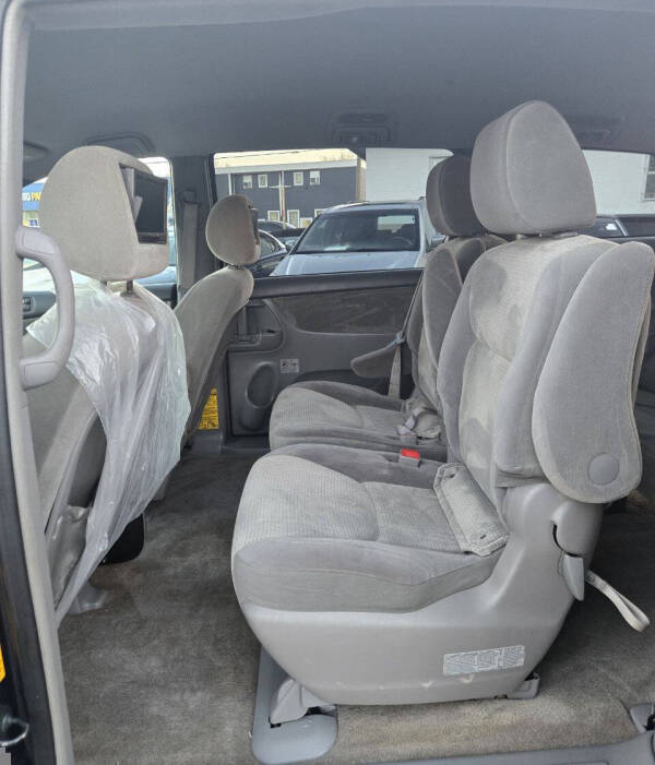 2009 Toyota Sienna LE 7-Passenger