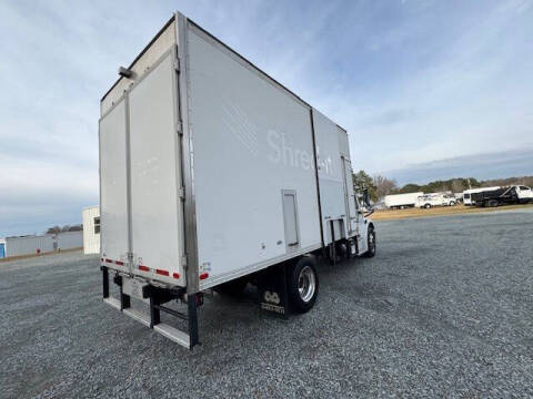 2018 Freightliner M2 106