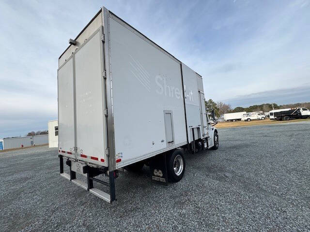 2018 Freightliner M2 106