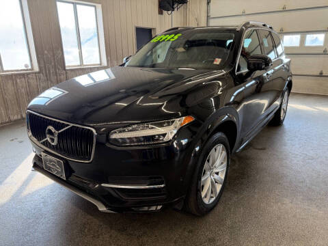 2016 Volvo XC90 T6 Momentum