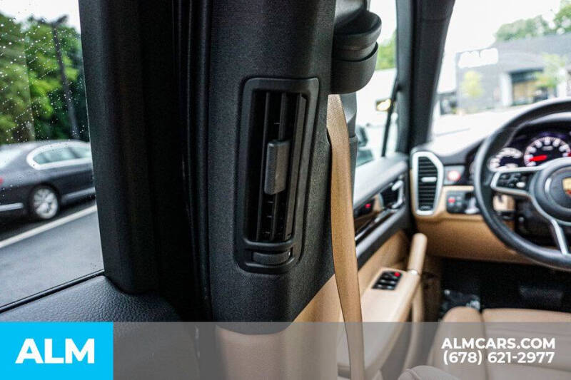 2023 Porsche Cayenne Platinum Edition