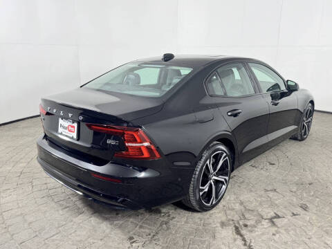 2024 Volvo S60 B5 Plus Dark Theme