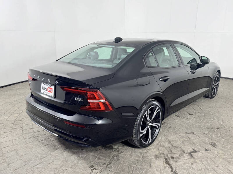 2024 Volvo S60 B5 Plus Dark Theme