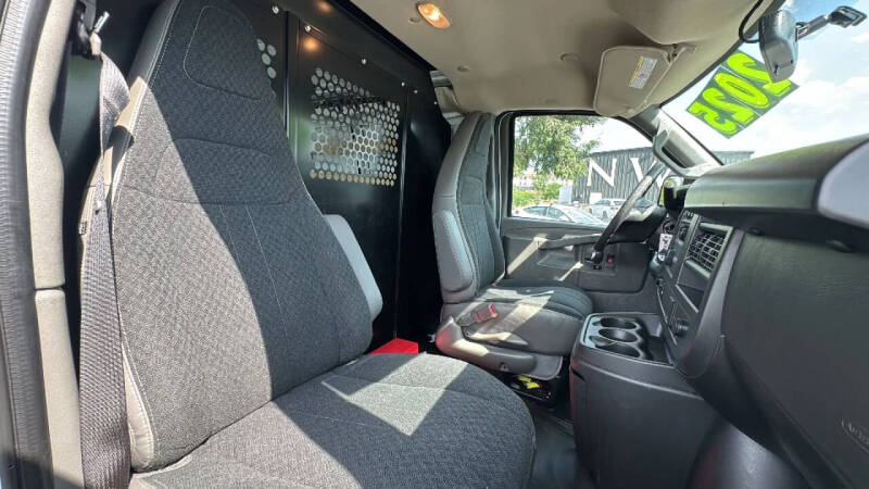 2025 Chevrolet Express 2500