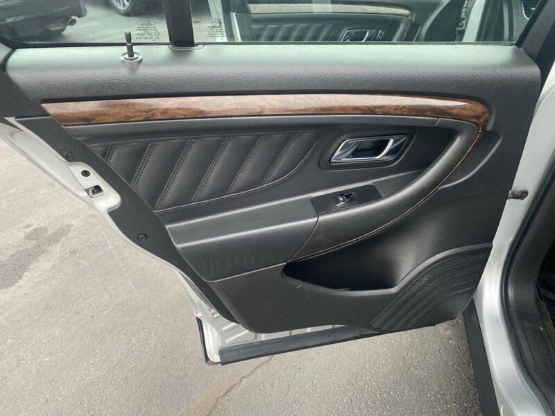2018 Ford Taurus Limited