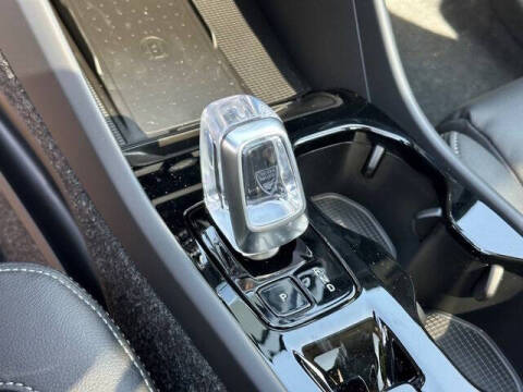 2025 Volvo XC40 B5 Ultra Bright Theme