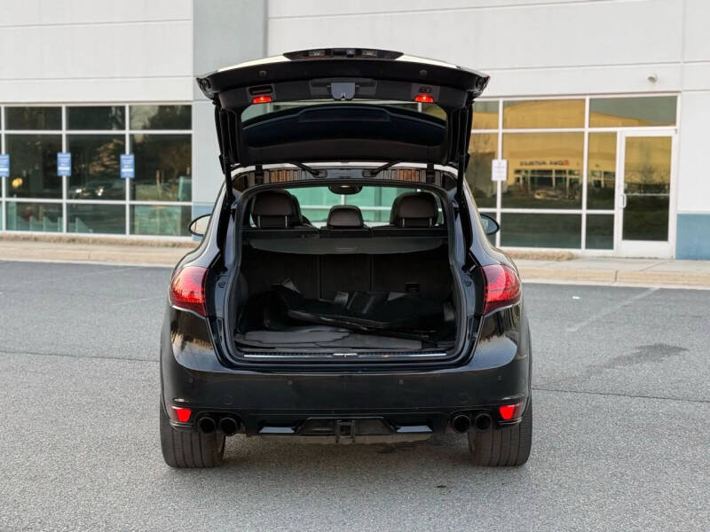 2013 Porsche Cayenne GTS