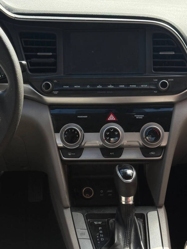 2019 Hyundai Elantra SE