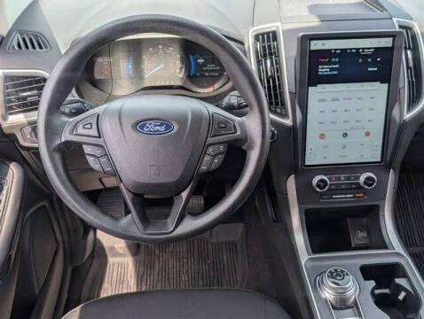 2022 Ford Edge SE