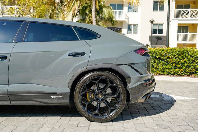 2023 Lamborghini Urus Performante