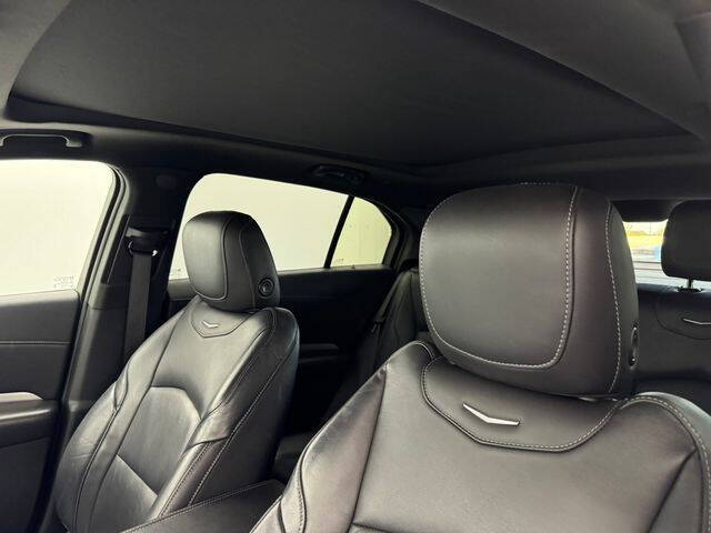 2022 Cadillac XT4 Premium Luxury