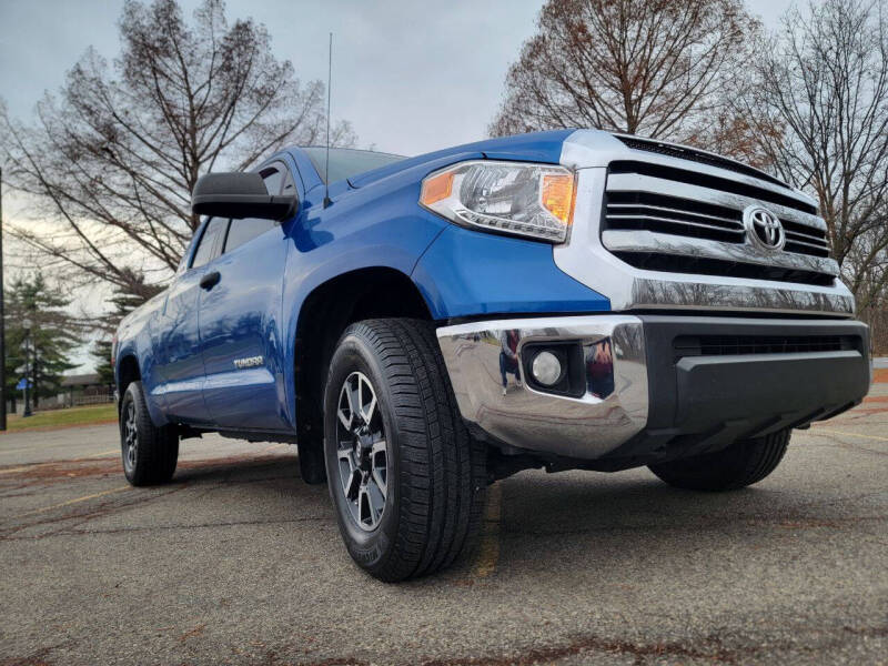 2017 Toyota Tundra SR5's photo