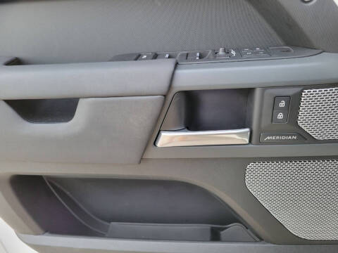 2024 Land Rover Defender 130 P400 X-Dynamic SE