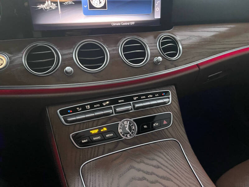 2018 Mercedes-Benz E-Class E300 photo 23